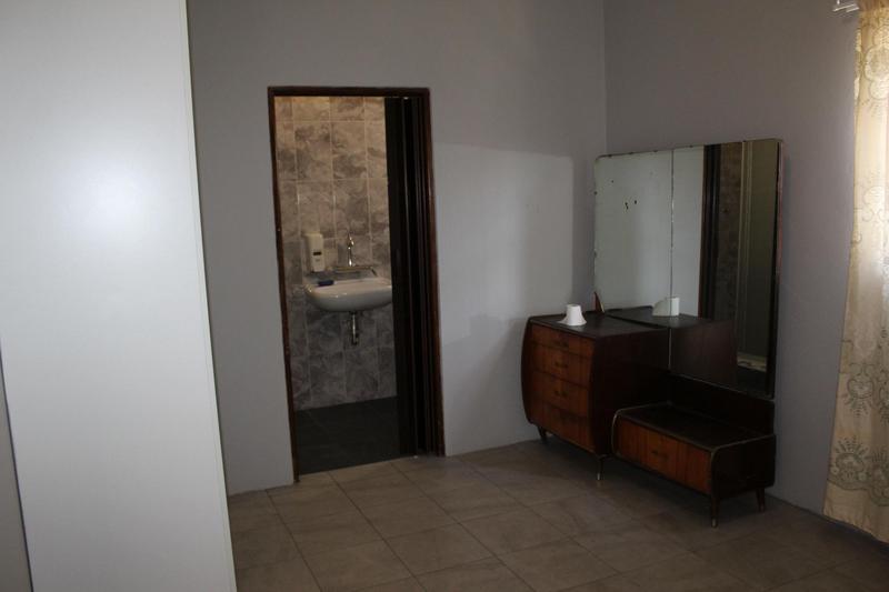 To Let 1 Bedroom Property for Rent in Churchill Estate Western Cape